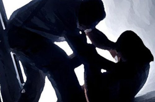 Bakıda günorta çağı küçənin ortasında qadına qarşı VƏHŞİLİK