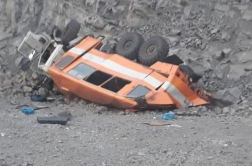 Rusiyada avtobus uçuruma düşdü: ölənlər var - FOTO/VİDEO