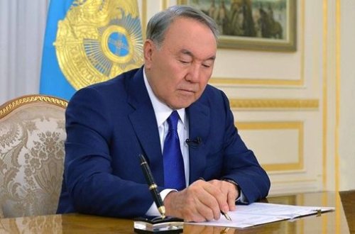 Nazarbayev Xəzərin hüquqi statusu ilə bağlı sənədi imzaladı