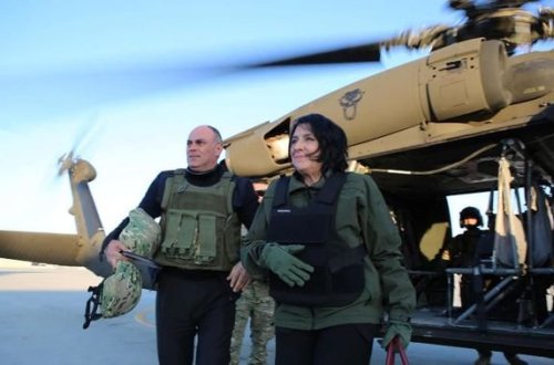 Gürcüstan prezidenti “bronejilet”də Əfqanıstanda — FOTO