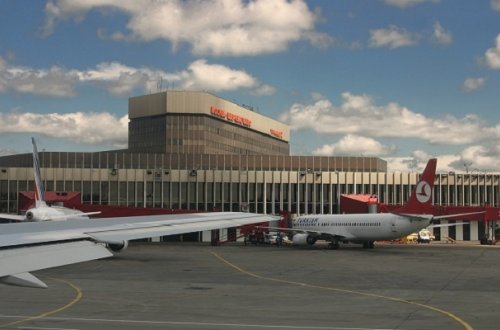 Təyyarə sərxoş sərnişinlərə görə havaya qalxmadı