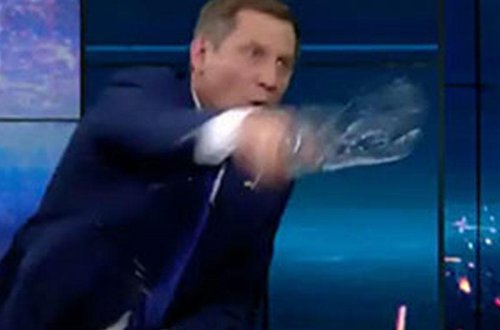 Ukraynada efirdə Nəsirovun üstünə su tökdülər – VİDEO