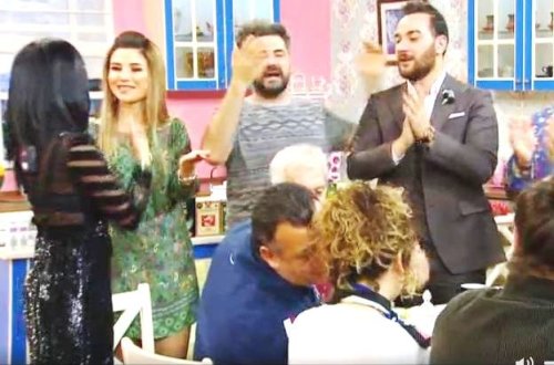 Ayan elə geyindi ki büstqalteri çöldə qaldı - FOTOLAR
