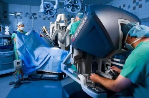 Qarın əməliyyatına getdi, burnunu kəsdilər