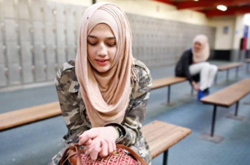 Hökumətdən müsəlman qadınlara qarşı SƏRT QƏRAR: Bundan sonra dövlət orqanlarında...