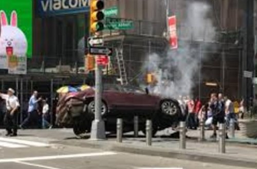 Narkoman sürücü DƏHŞƏT SAÇDI: 10 yaralı