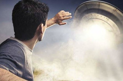 Beşbarmaq piri səmasında yadplanetli gəmi göründü - FOTO