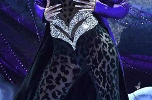 Arvadının erotik rəqsi zamanı ağzı sulandı, dilini çıxardı - FOTOlar