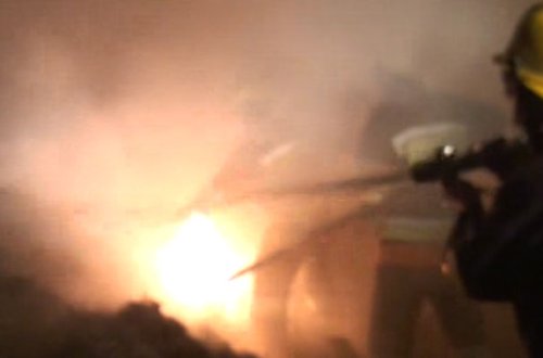 Heç nə apara bilməyən oğrular fermaya od vurdular - Video