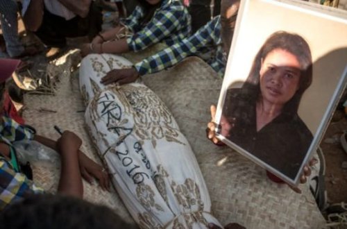 Tükləri ürpərdən festival — Meyitləri qəbirdən çıxarıb rəqs edirlər - FOTOLAR