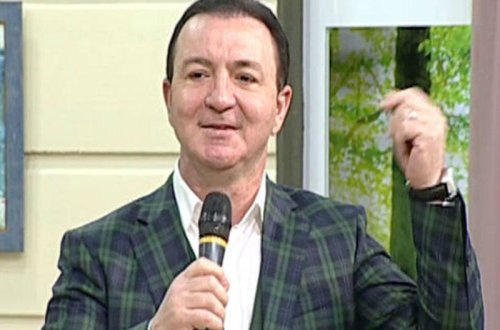 Vasif Məhərrəmlinin saçına rəng qoymasına xanım aparıcıdan REAKSİYA