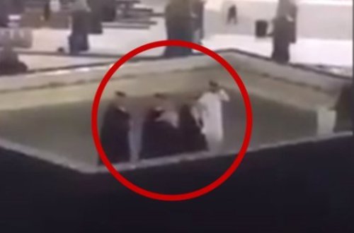 Səudiyyədə biabırçılıq — Şahzadə Salman Müqəddəs Kəbənin üstünə çıxdı (VİDEO)