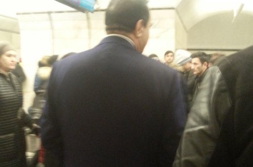 Azərbaycanın ən varlı müğənnisi Bakı metrosunda göründü - Toy təklifi aldı - FOTO