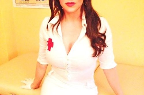 Məşhurlar bu masajçıya üz tutur -Müalicə üsulu dişləməkdir - FOTOLAR