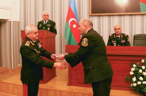 General Əməkdar jurnalistə rütbə verdi