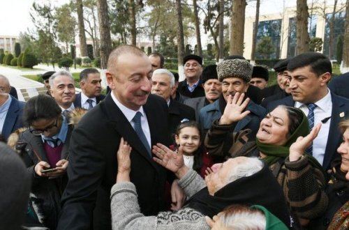 Prezident evi uçan qadının mənzillə təmin olunmasına göstəriş verdi - VİDEO