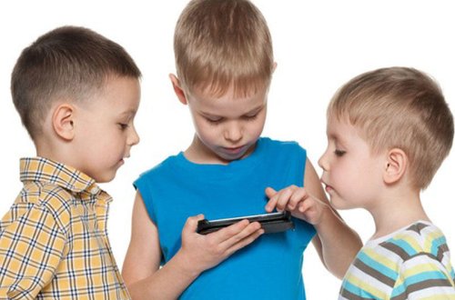 12 yaşa qədər uşağa telefon vermək olmaz - 5 səbəb