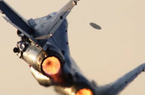 Qırıcı təyyarə yadplanetli gəmini belə təqib etdi — VİDEO