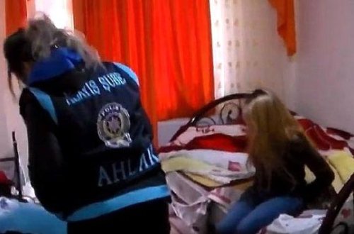 Türkiyədə azərbaycanlıları fahişəliyə cəlb edənlər saxlanıldı - VİDEO
