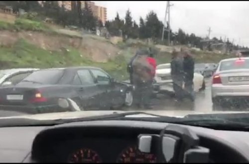 Qarlı hava beş qəzaya səbəb oldu - VİDEO