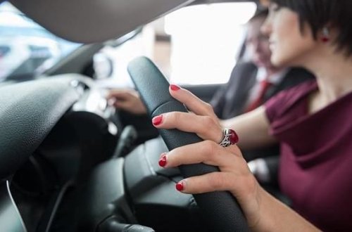 В Туркменистане отбирают водительские права у женщин