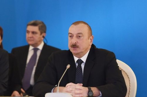 İlham Əliyev Bakıda toplantıda - FOTO