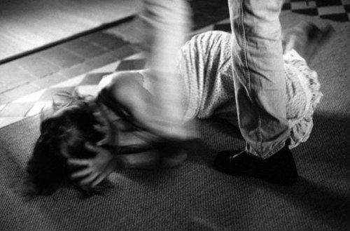 İnternetdə tanış olduğu oğlanı evinə çağıran qadın həyatının şokunu yaşadı - FOTO