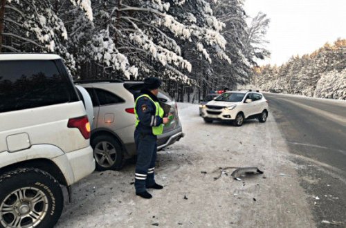 Putinin iqamətgahına avtobus çırpıldı - FOTO