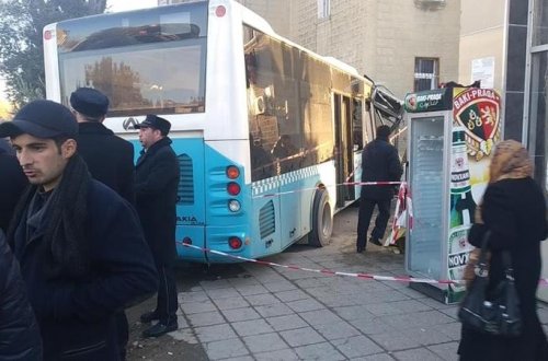 Sumqayıtda 42 nəfərin yaralandığı dəhşətli avtobus qəzasının VİDEOSU