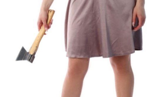 İki uşaq anası ərini BALTALADI - Azərbaycanda