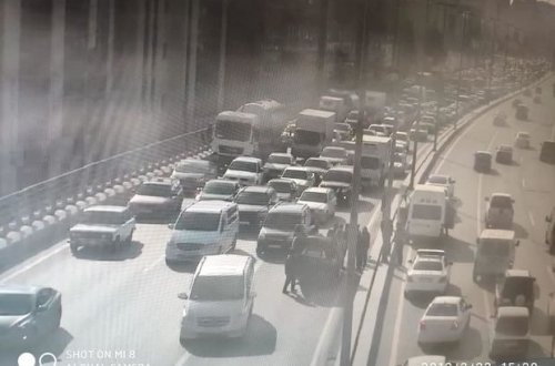 Bakıda maşın aşdı: tıxac var