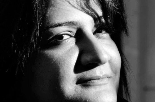 Azərbaycanlı Qadın Yazar Erotik Şeirini Paylaşdı: “Tələsmə, Yavaş-Yavaş…”