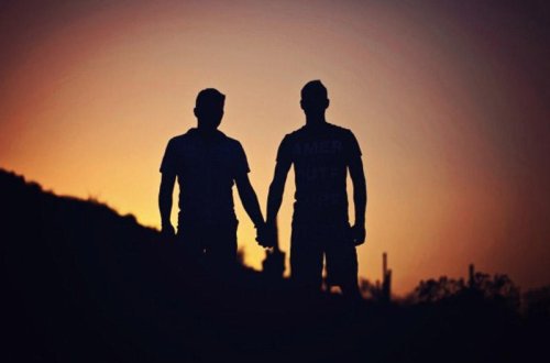 Azərbaycanda iki kişi arasında təmənnalı sevgi: yataq 