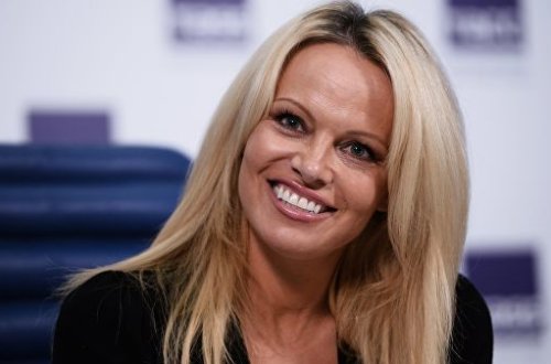 Pamela Anderson Rusiyadan yardım istədi