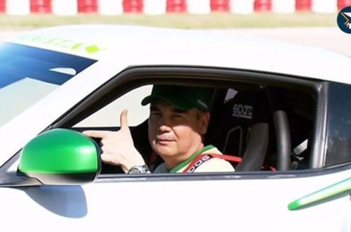 Türkmənistan prezidenti avtomobillə şou göstərdi — VİDEO