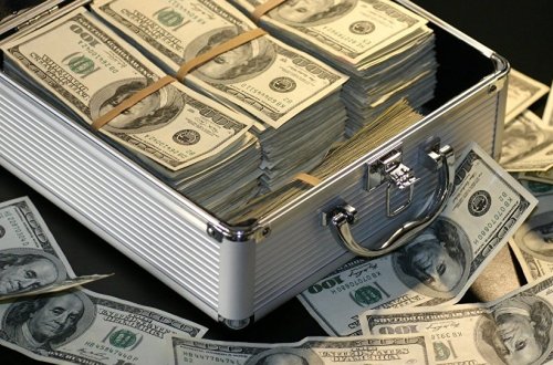 Армяне Диаспоры забирают свои деньги из банков Армении