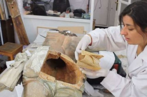 300 illik heykəlin ayağında tapılan gizli məktub şok etdi /FOTOLAR