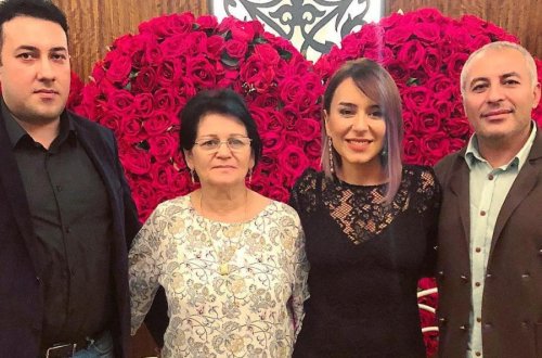 Tünzalə ailəsinin fotosunu paylaşdı
