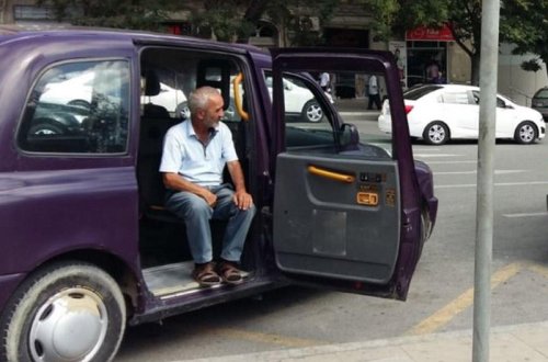 Bir zamanların məşhur azərbaycanlı musiqiçisi indi taksi sürücüsü işləyir - FOTO