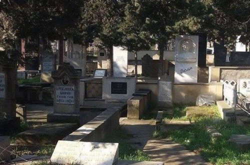 Qəbiristanlıqdakı tənha qadın azərbaycanlı məşhuru DƏHŞƏTƏ GƏTİRDİ - FOTO