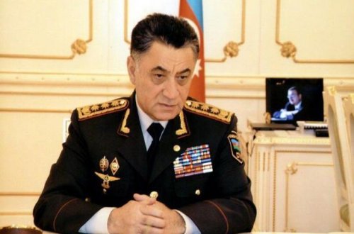 Nazir rəisi təqaüdə göndərdi