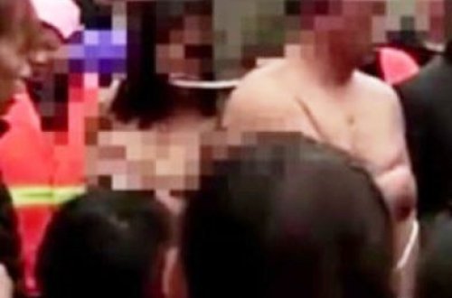 Ərini məşuqəsi ilə yataqda tutdu, soyundurub ağaca bağladı və... - şok video