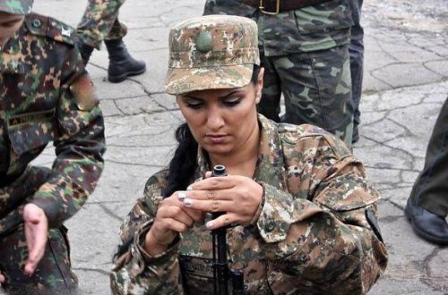 Erməni ordusunda biabırçılıq: Erməni qadın taboru necə zərərsizləşdirib?