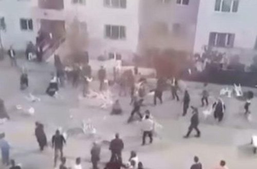 Türklər toyda mahnı üstündə bir-birini didişdirdi - VİDEO