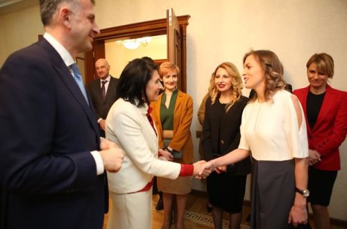 Zurabişvili Azərbaycanda gürcü tələbələrlə görüşdü - FOTO