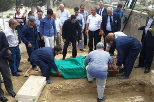 Azərbaycanlı qadın müğənnini atasının məzarına buraxmadılar - Yas mərasiminə də qoymadılar - FOTO