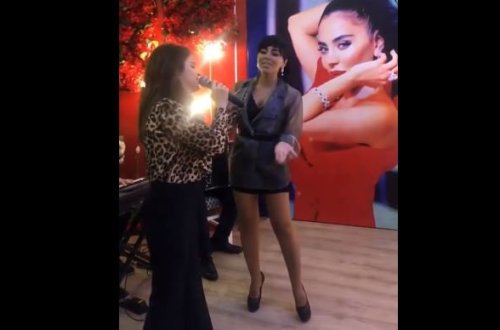 Nanə qısa ətəyi ilə hər kəsi özünə heyran etdi