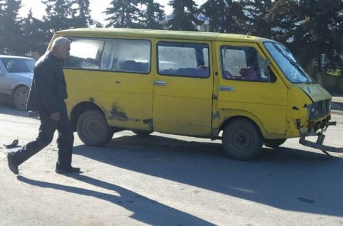 Kürdəmirdə minik avtomobili ilə mikroavtobus toqquşub - FOTO