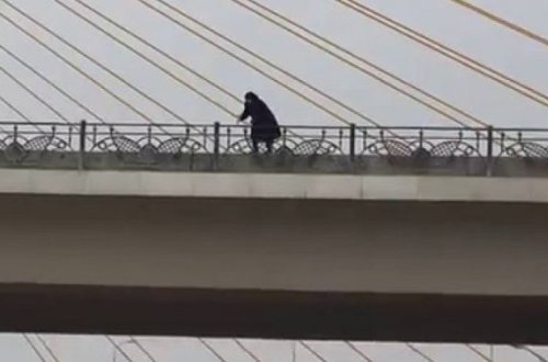 Bakıda qadın intihar etmək üçün 