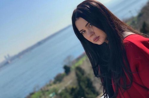Oksana övladının atasından danışdı: 